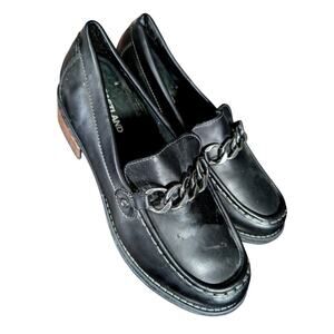 EASTLAND! BLACK GENUINE LEATHER STACKED HEEL, FRONT CHAIN, HEELED LOAFERS! 9.5M